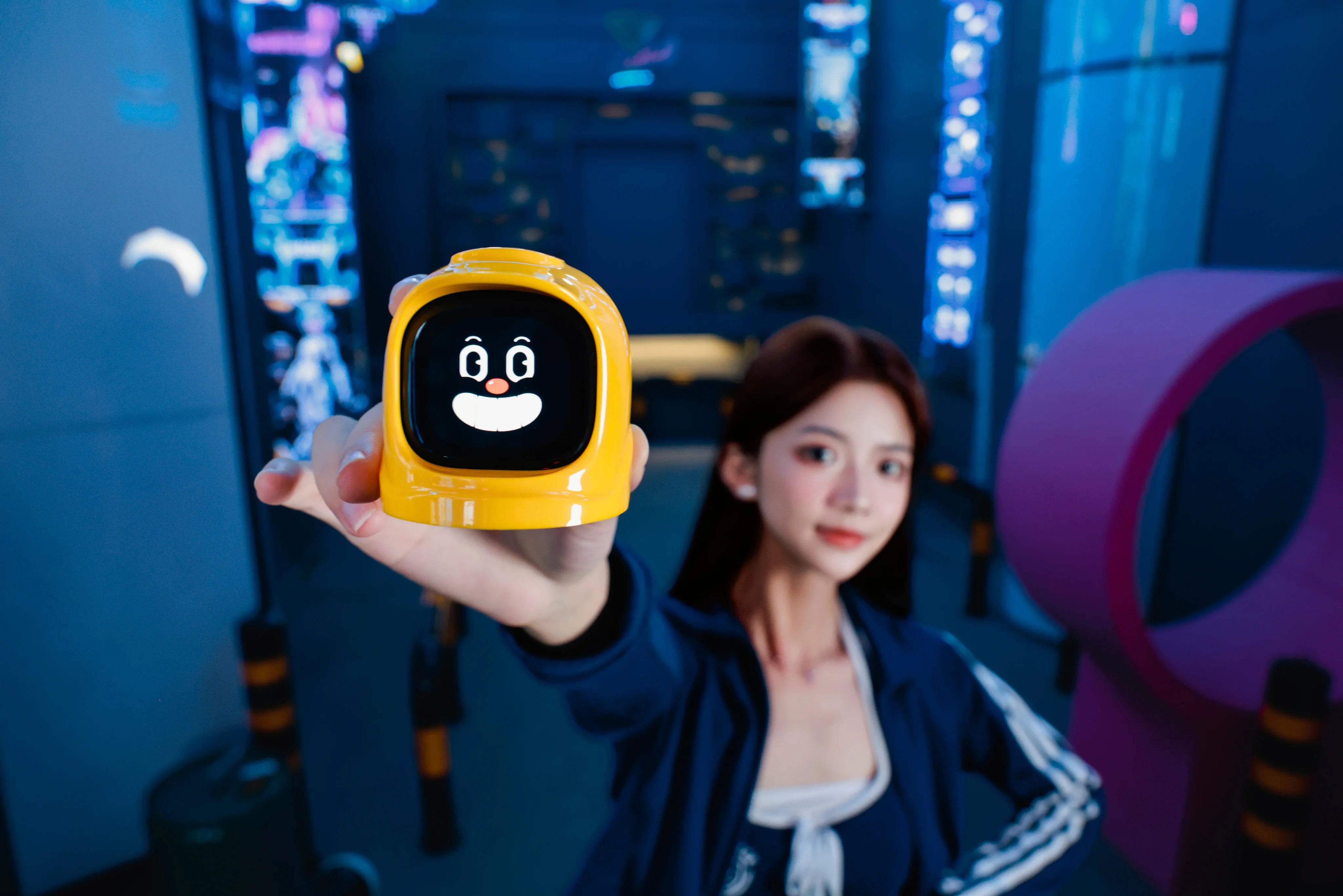 Mangogo smart intelligent expression robot - Pink Color