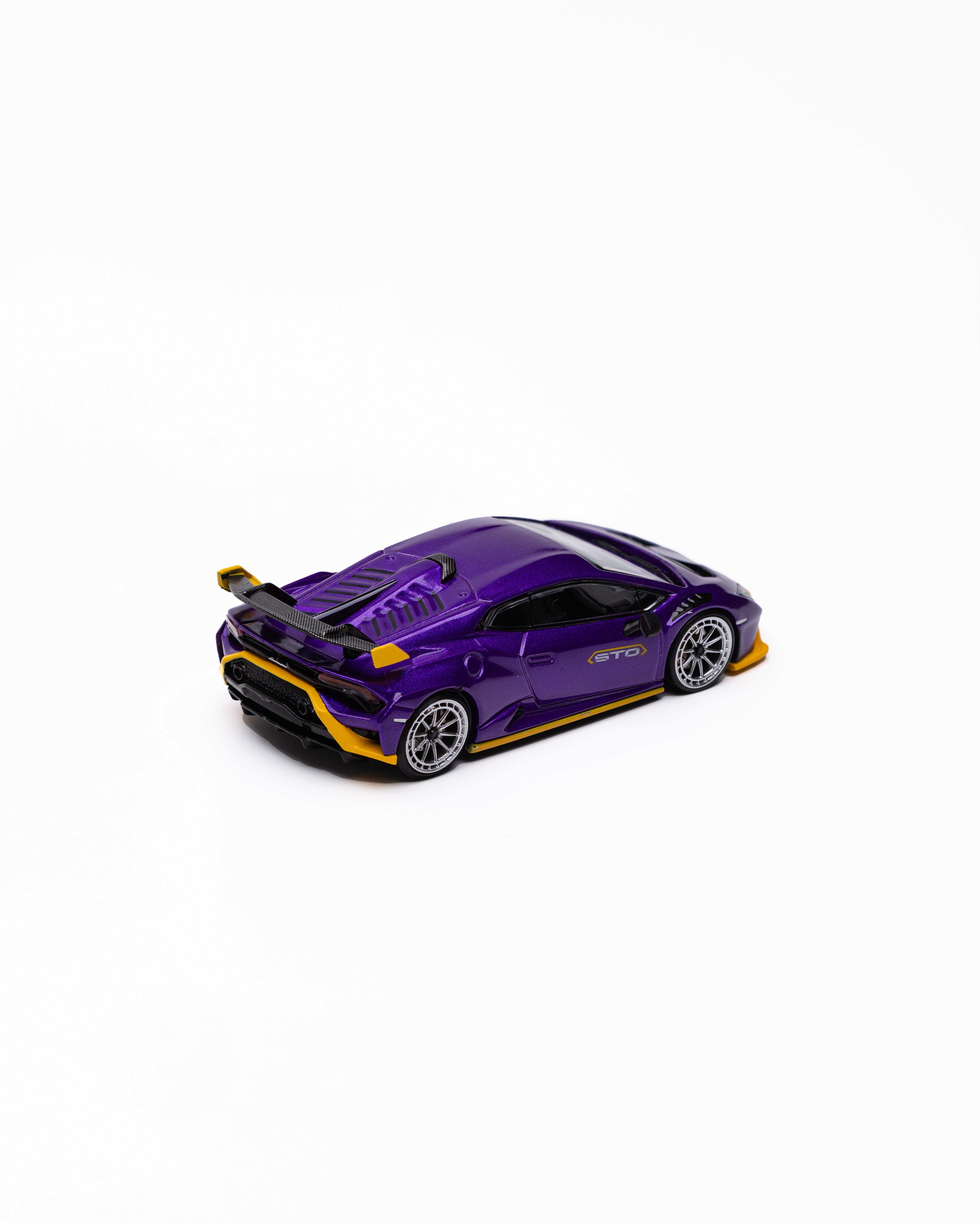 1:64 Lamborghini Huracán STO , Purple D MODEL BEAUTY ON WHEELS