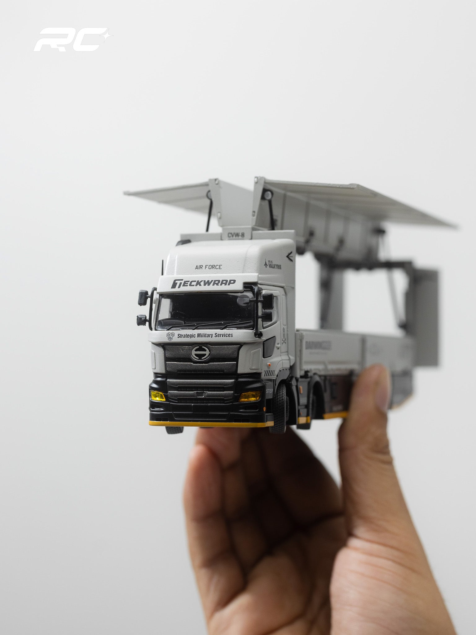 GCD 1:64 HINO PROFIA 700 COMBAT GREY LIVERY (DARWINPRO &TECKWRAP) 2018 KS-118-688
