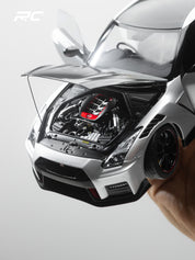MOTORHELIX 1:18 Nissan GT-R NISMO (R35) Special Edition 2022 NISMO Ultimate Metal Silver