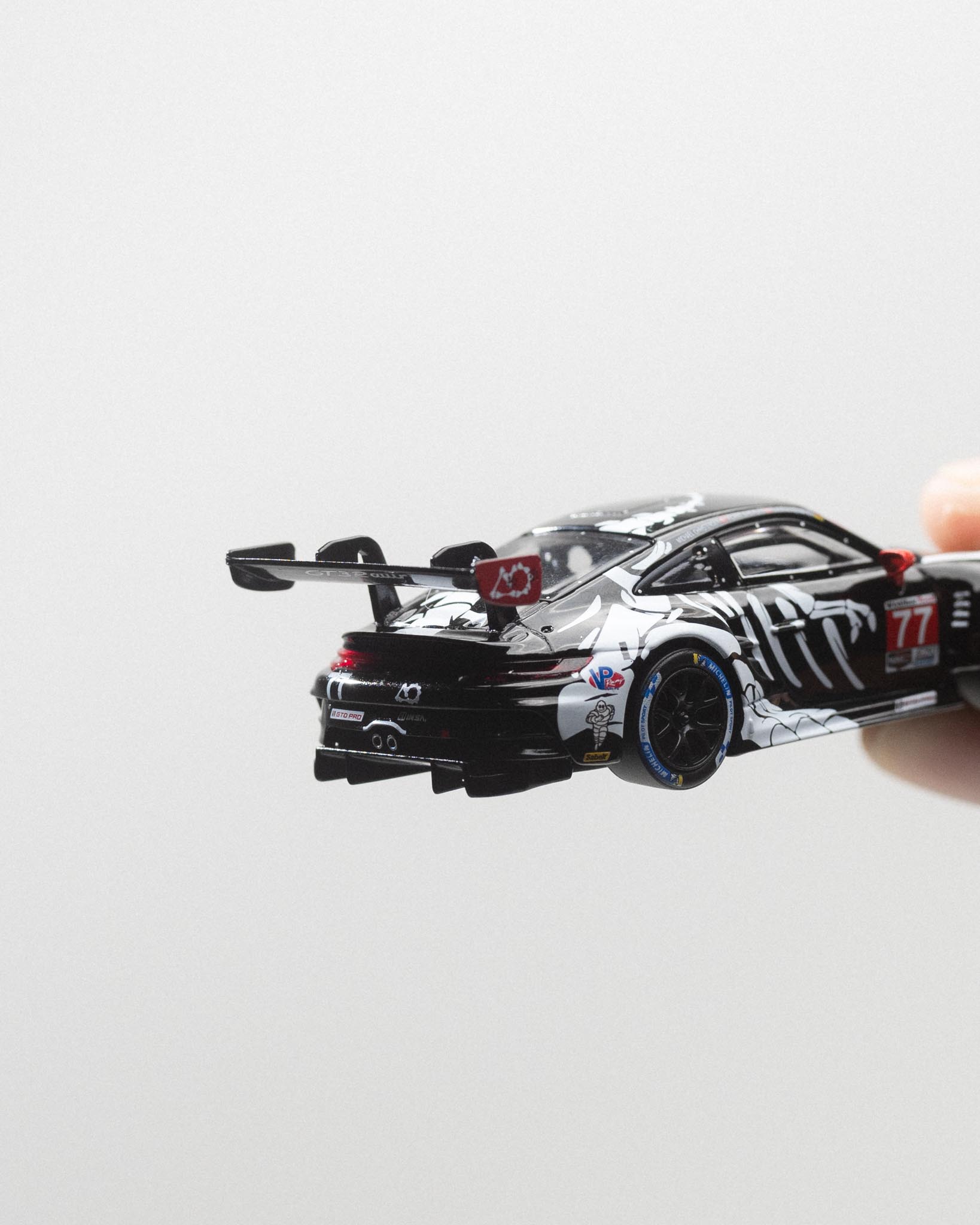 MINIGT 1/64 - Porsche 911 GT3 R #77 AO Racing 2025 IMSA  Petit Le Mans BL