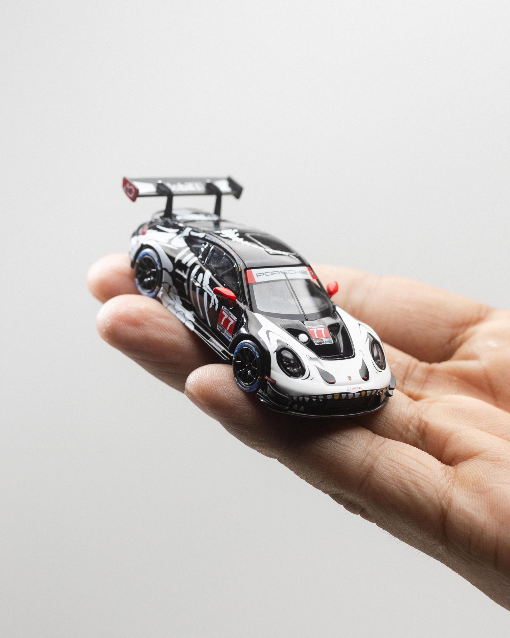 MINIGT 1/64 - Porsche 911 GT3 R #77 AO Racing 2025 IMSA  Petit Le Mans BL