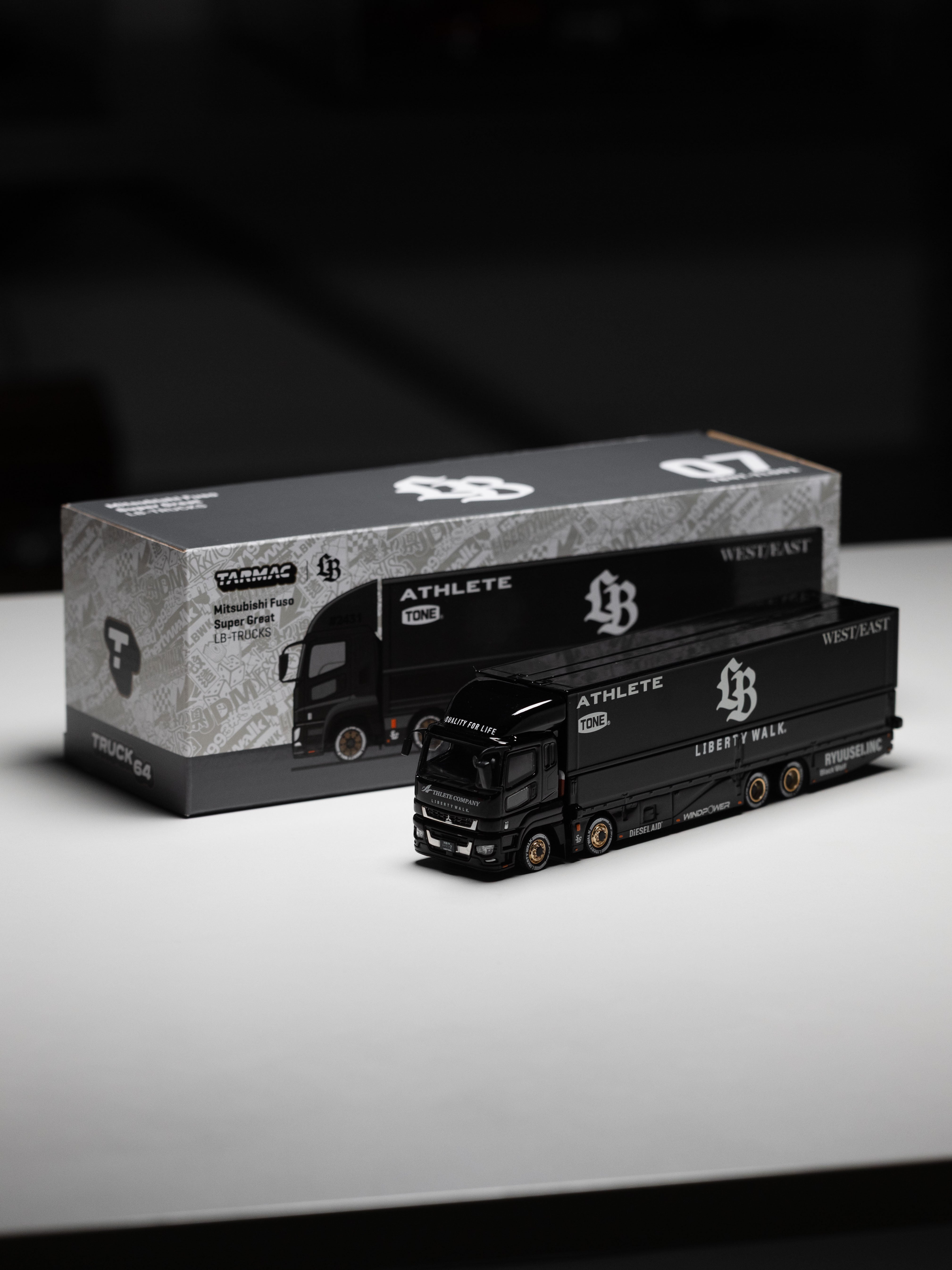 TW 1:64 Mitsubishi Fuso Super GreatB-TRUCKS T64T-TL001-LBB