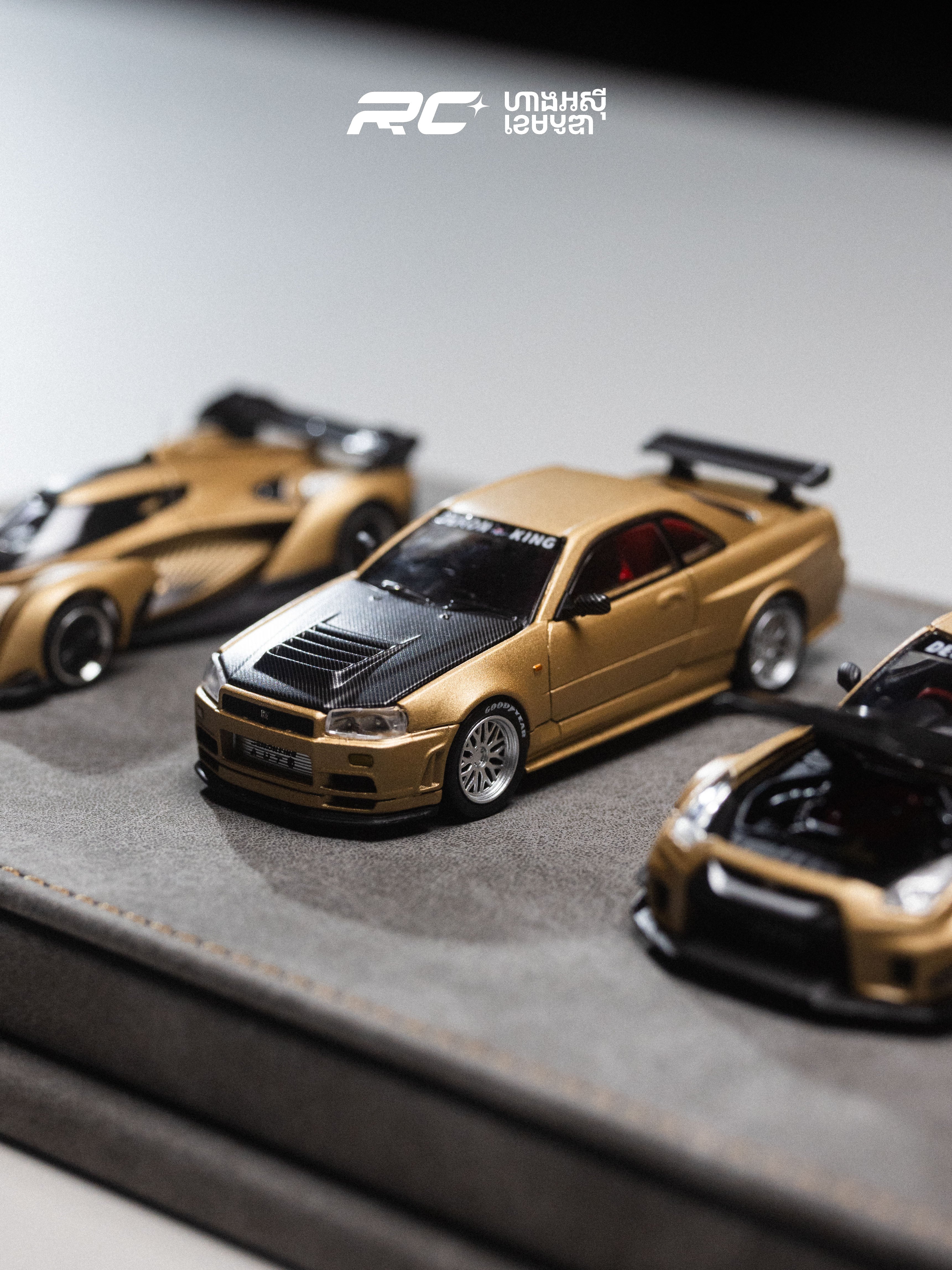 ( 7 Cars ) Gold and Carbon  ( Chase car ) HEC Beijing Exhibition Limited Edition