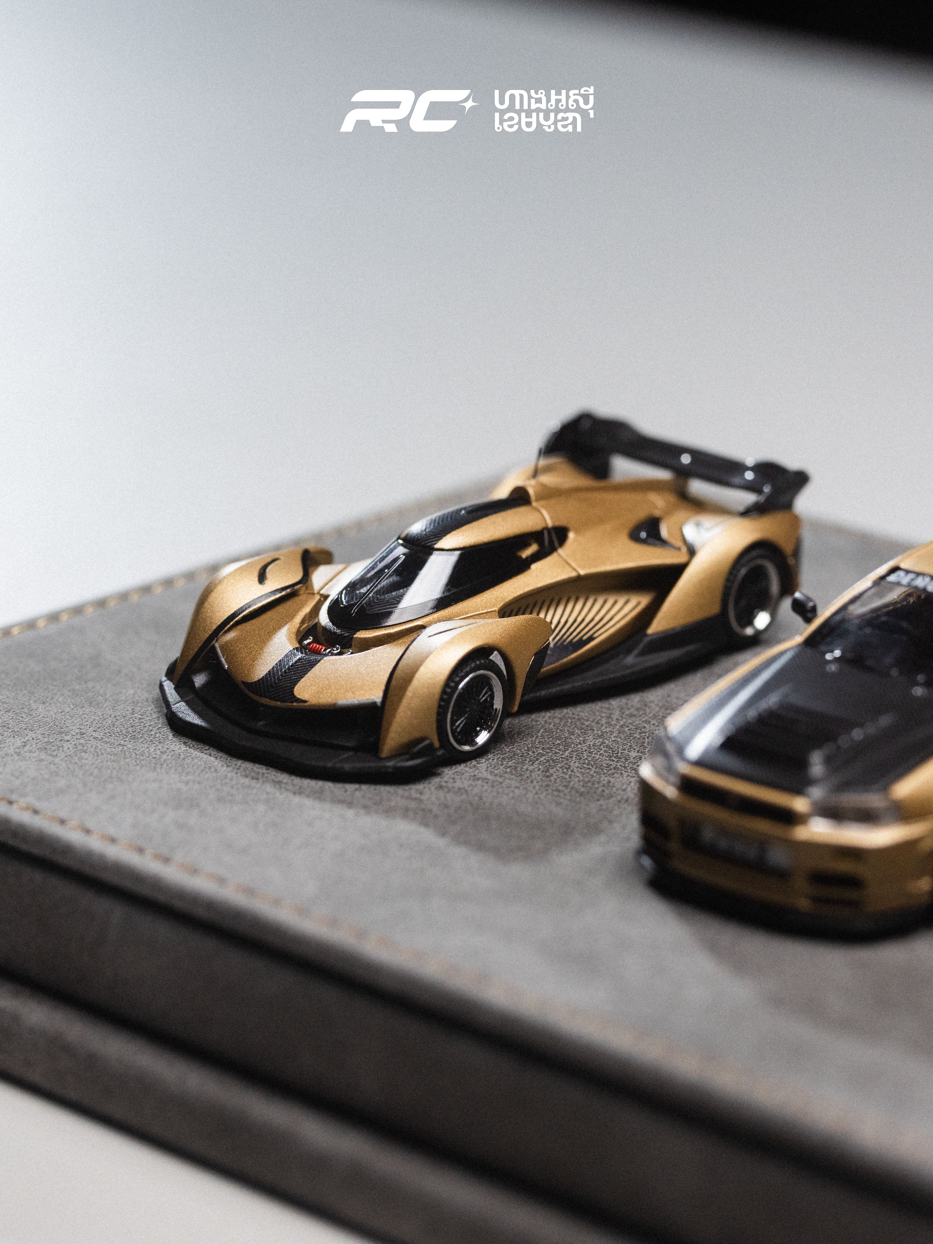 ( 7 Cars ) Gold and Carbon  ( Chase car ) HEC Beijing Exhibition Limited Edition
