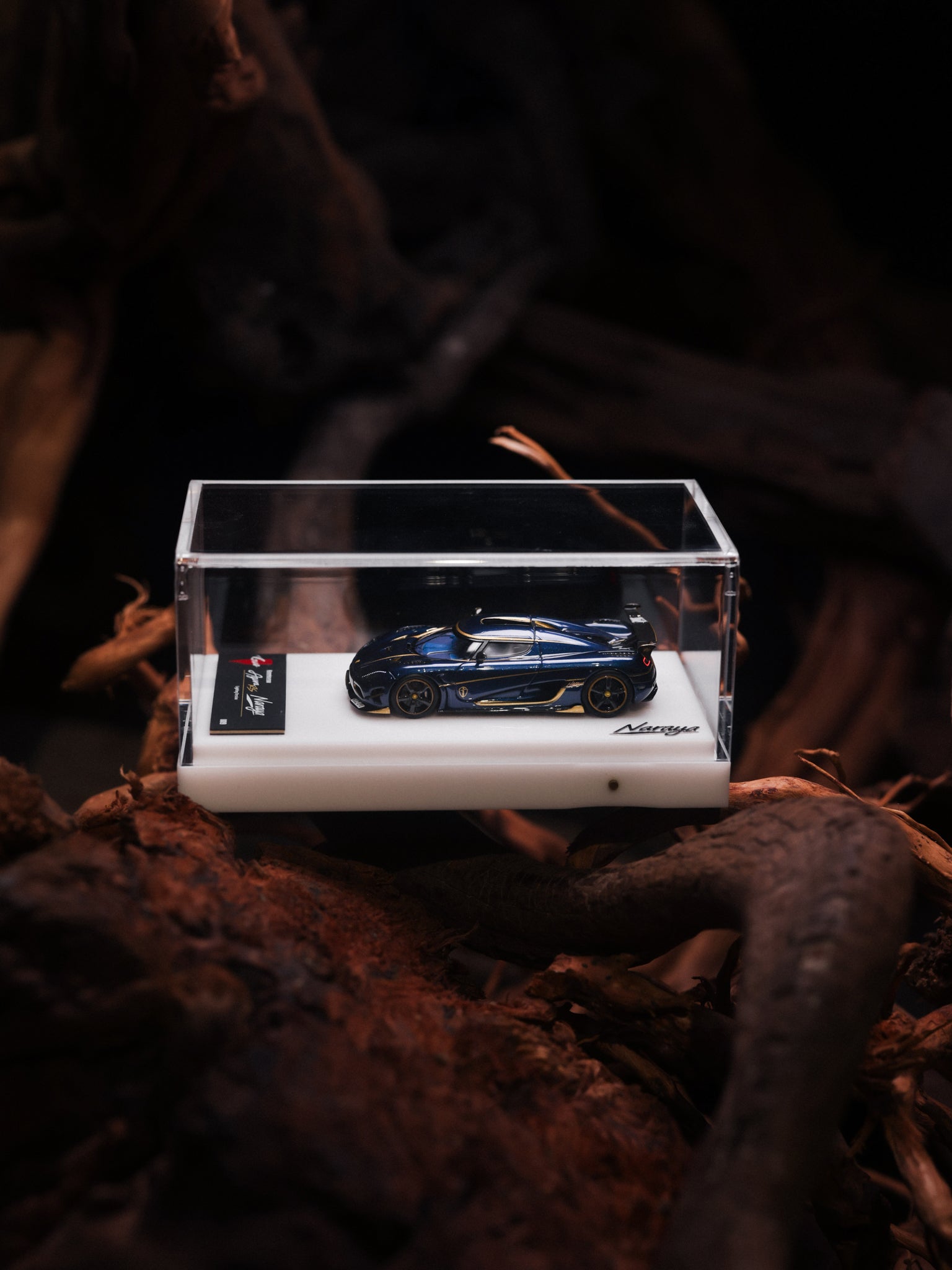 DUO 1/64 Resin Koenignsegg Agera RS Naraya Blue carbon/gold with Lighting