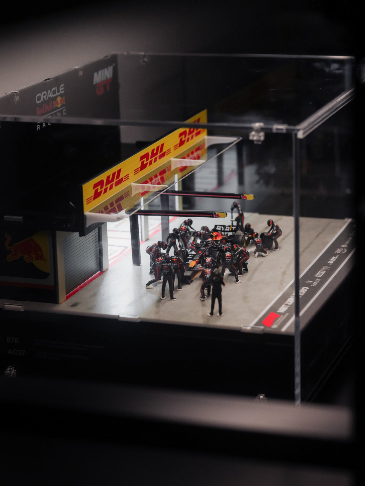 Red Bull Racing RB19 #1 Max Verstappen 2023 F1 2023 Japanese Grand Prix Pit Crew Set