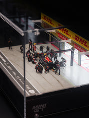 Red Bull Racing RB19 #1 Max Verstappen 2023 F1 2023 Japanese Grand Prix Pit Crew Set