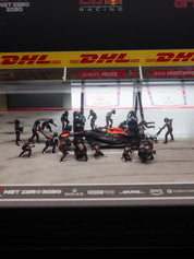 Red Bull Racing RB19 #1 Max Verstappen 2023 F1 2023 Japanese Grand Prix Pit Crew Set