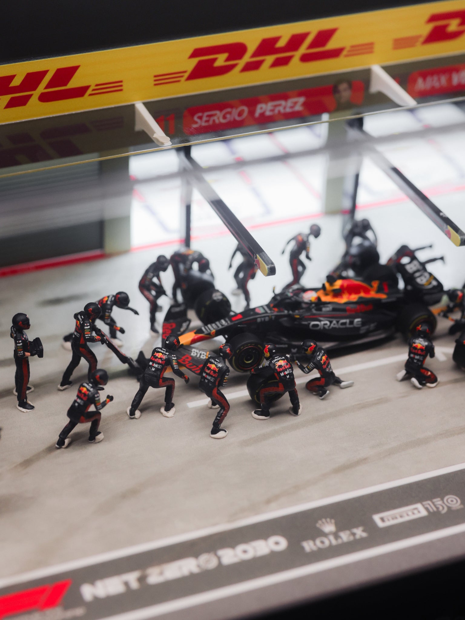 Red Bull Racing RB19 #1 Max Verstappen 2023 F1 2023 Japanese Grand Prix Pit Crew Set