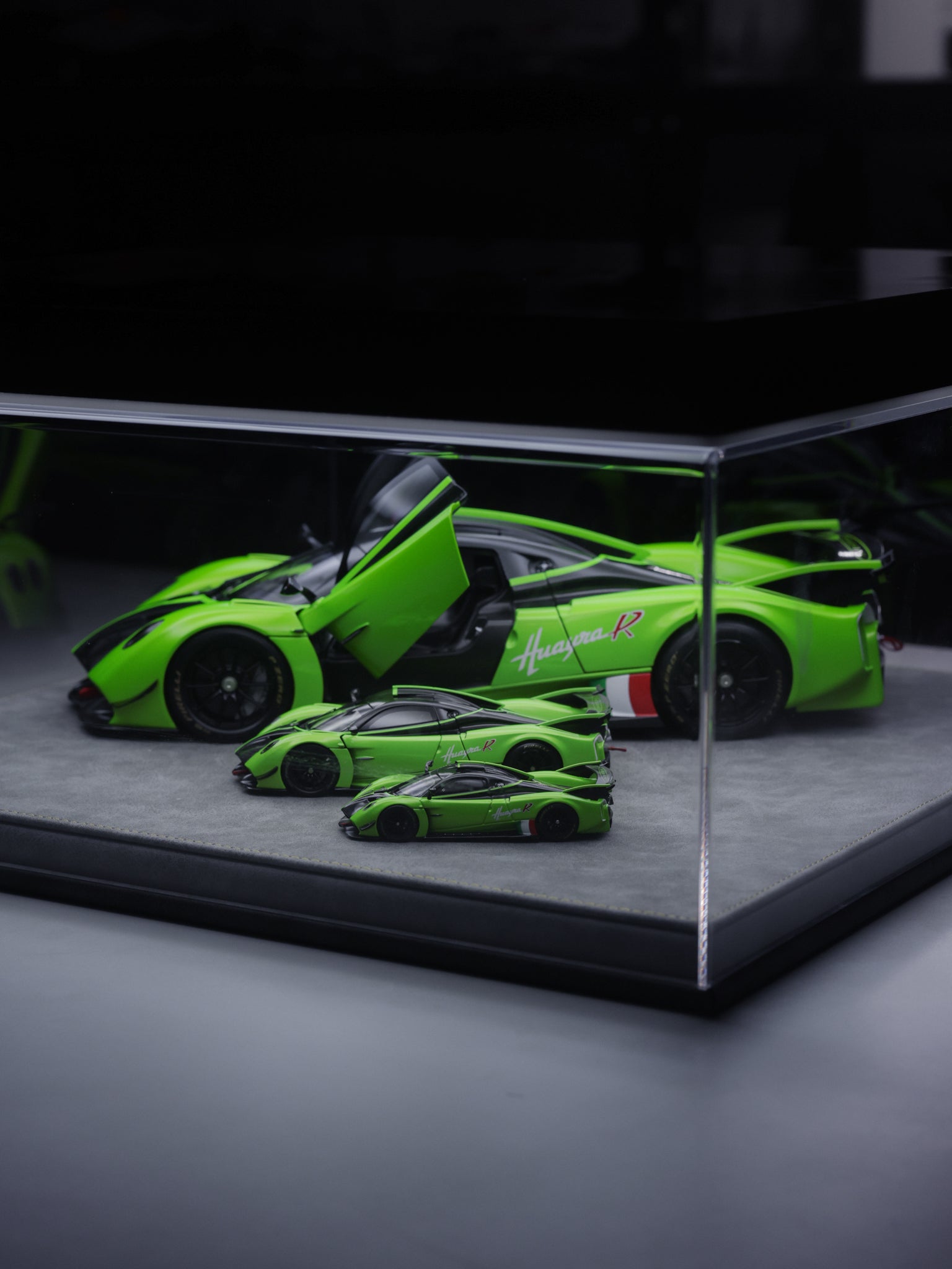 Set 1/18 ,1/43, 1/64 LCD PAGANI HUAYRA R GREEN