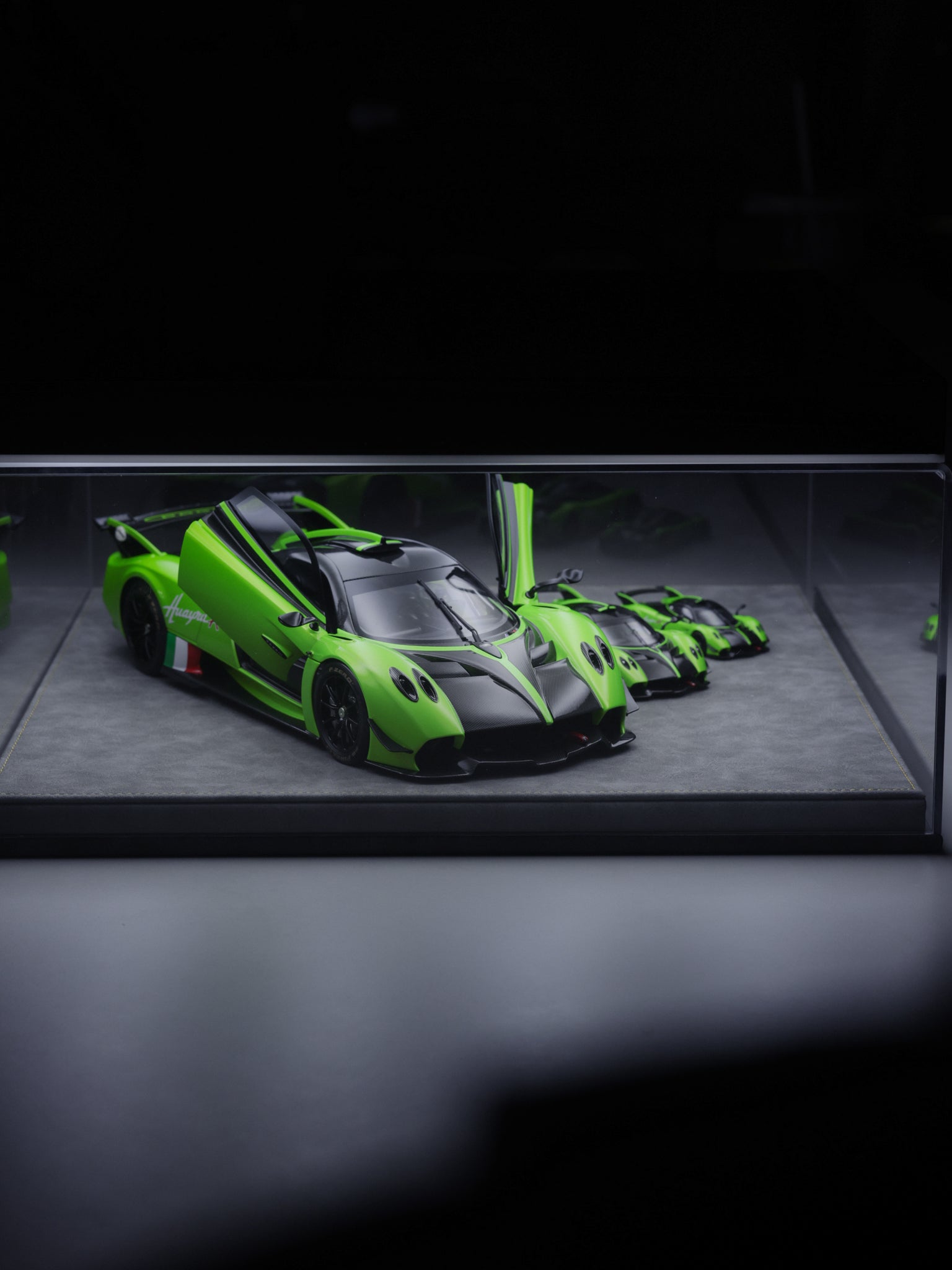 Set 1/18 ,1/43, 1/64 LCD PAGANI HUAYRA R GREEN