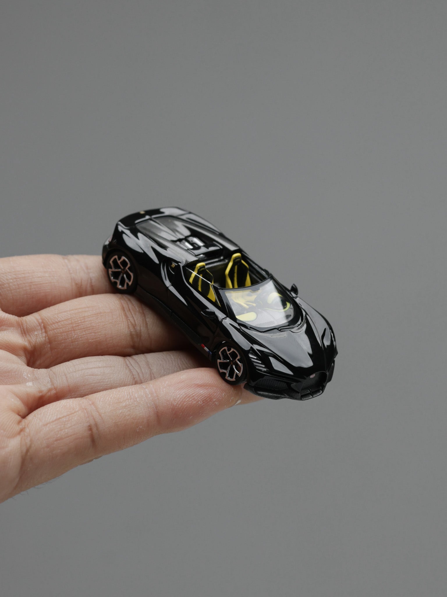 MiniGT 1/64 Bugatti W16 Mistral
Black