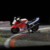 MOREART1:64 HONDA CBR1100XX RED AND WHITE STRETCH MOTORCYCLE DOLL SET RESIN MODEL