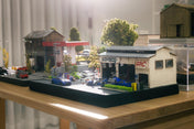 1/64 REPAIR GARAGE WITH LIGHT