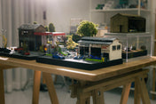 1/64 REPAIR GARAGE WITH LIGHT