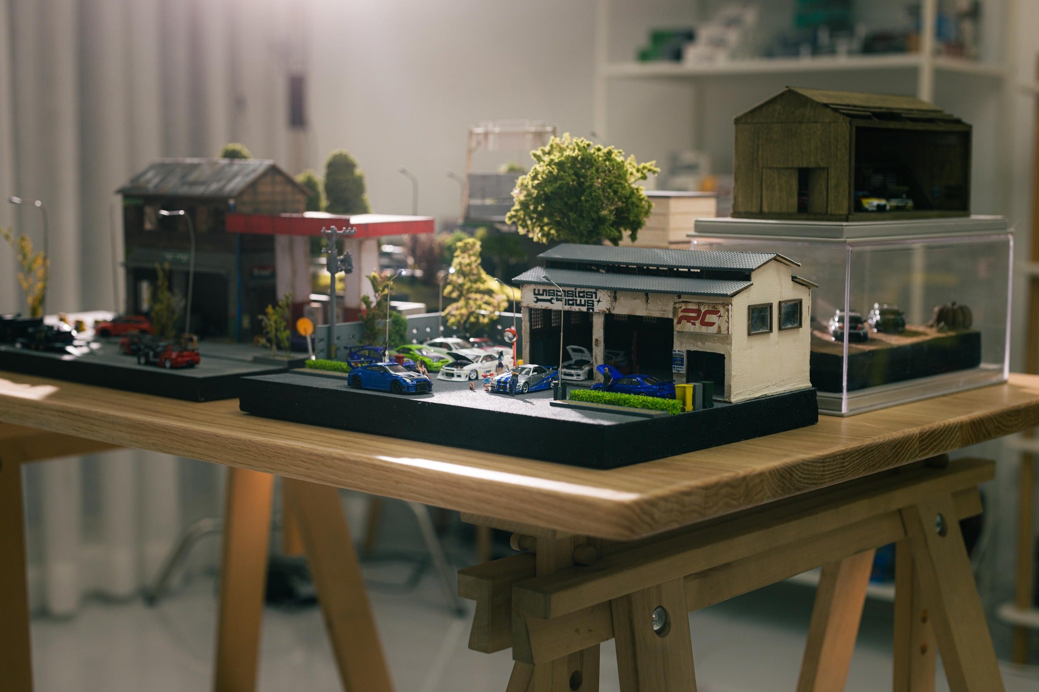 1/64 REPAIR GARAGE WITH LIGHT