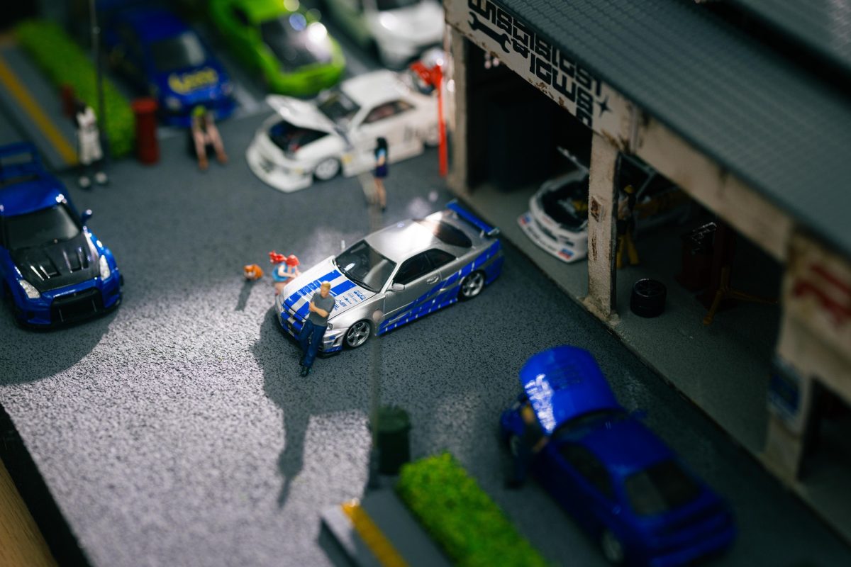 1/64 REPAIR GARAGE WITH LIGHT