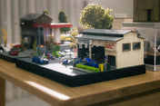 1/64 REPAIR GARAGE WITH LIGHT