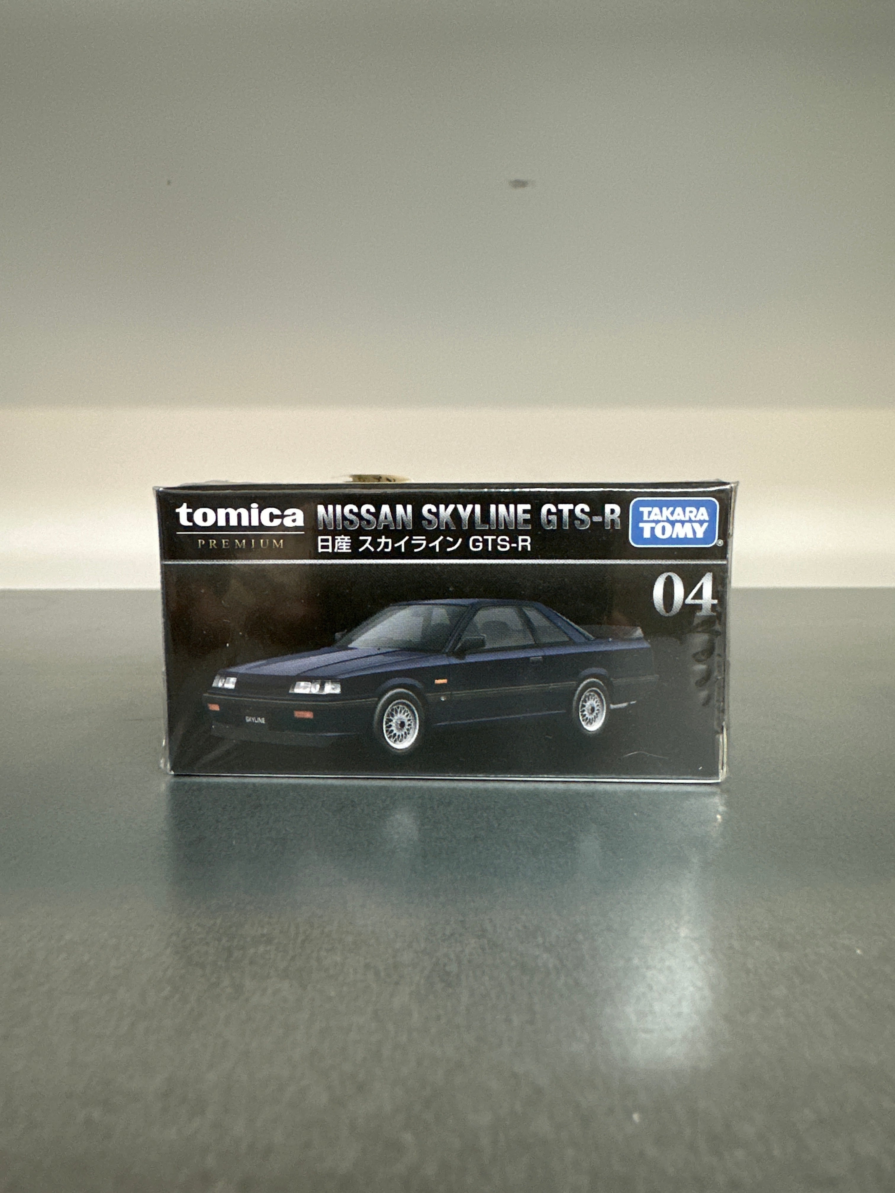 Tomica 1/64 Nissan Slyline GTS-R