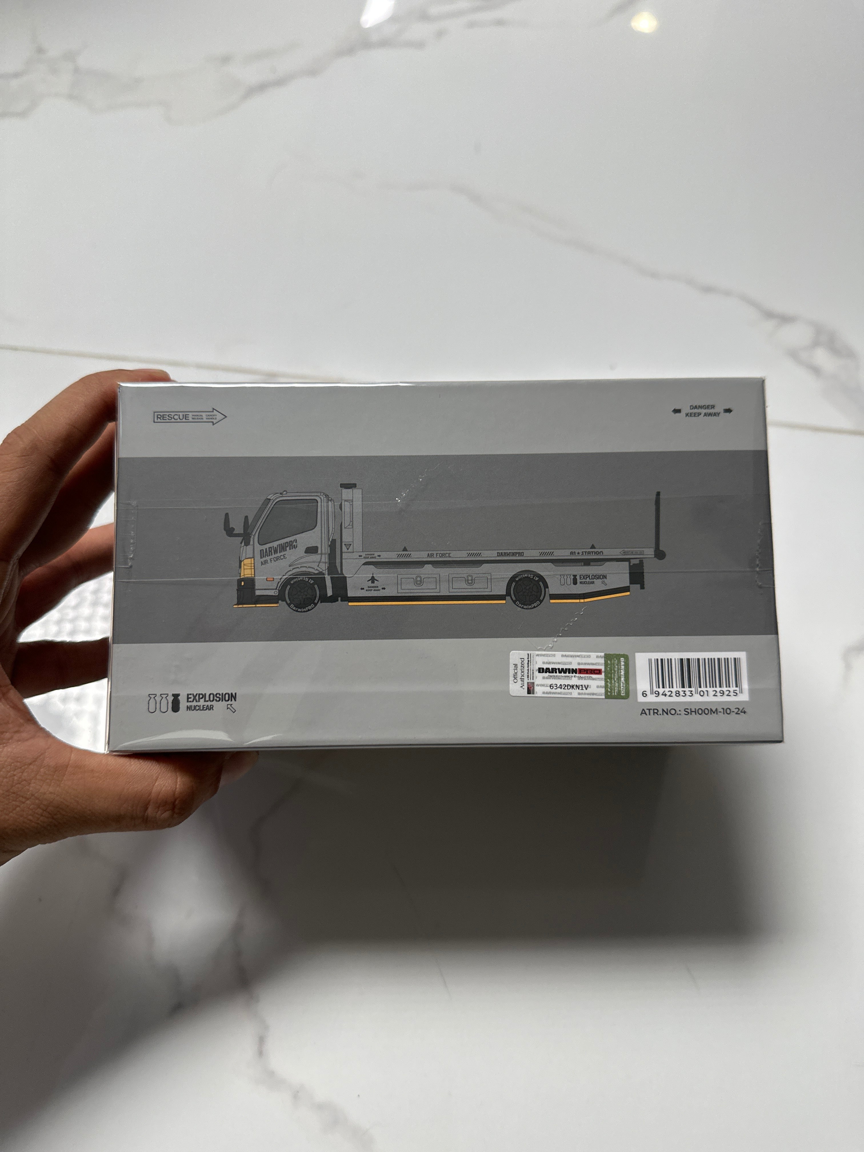 GCD 1:64 DarwinPRO AIRFORCE HINO 300
