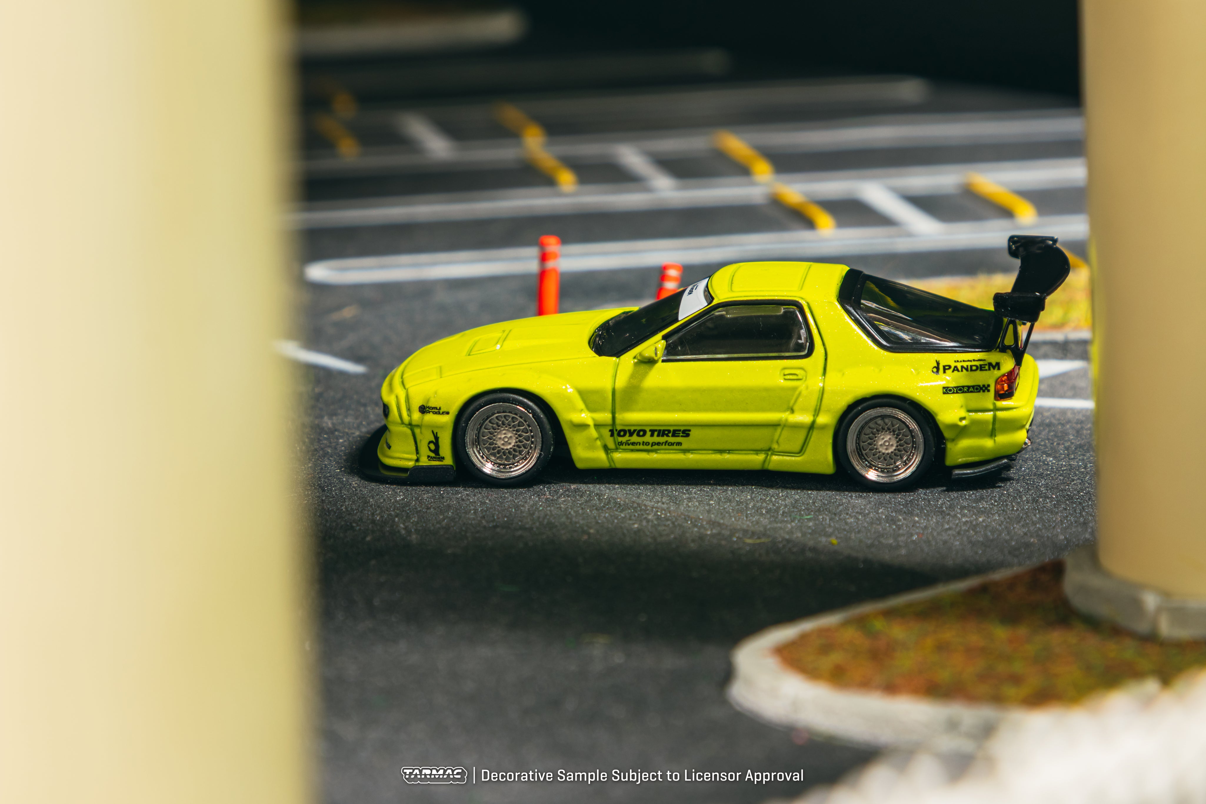 Tarmac Works 1/64 - Pandem Mazda RX-7 FC3S Yellow